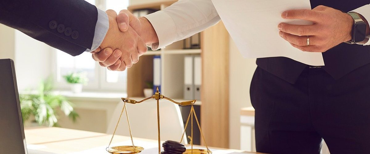 نقش یک وکیل ملکی در خرید و فروش ملک